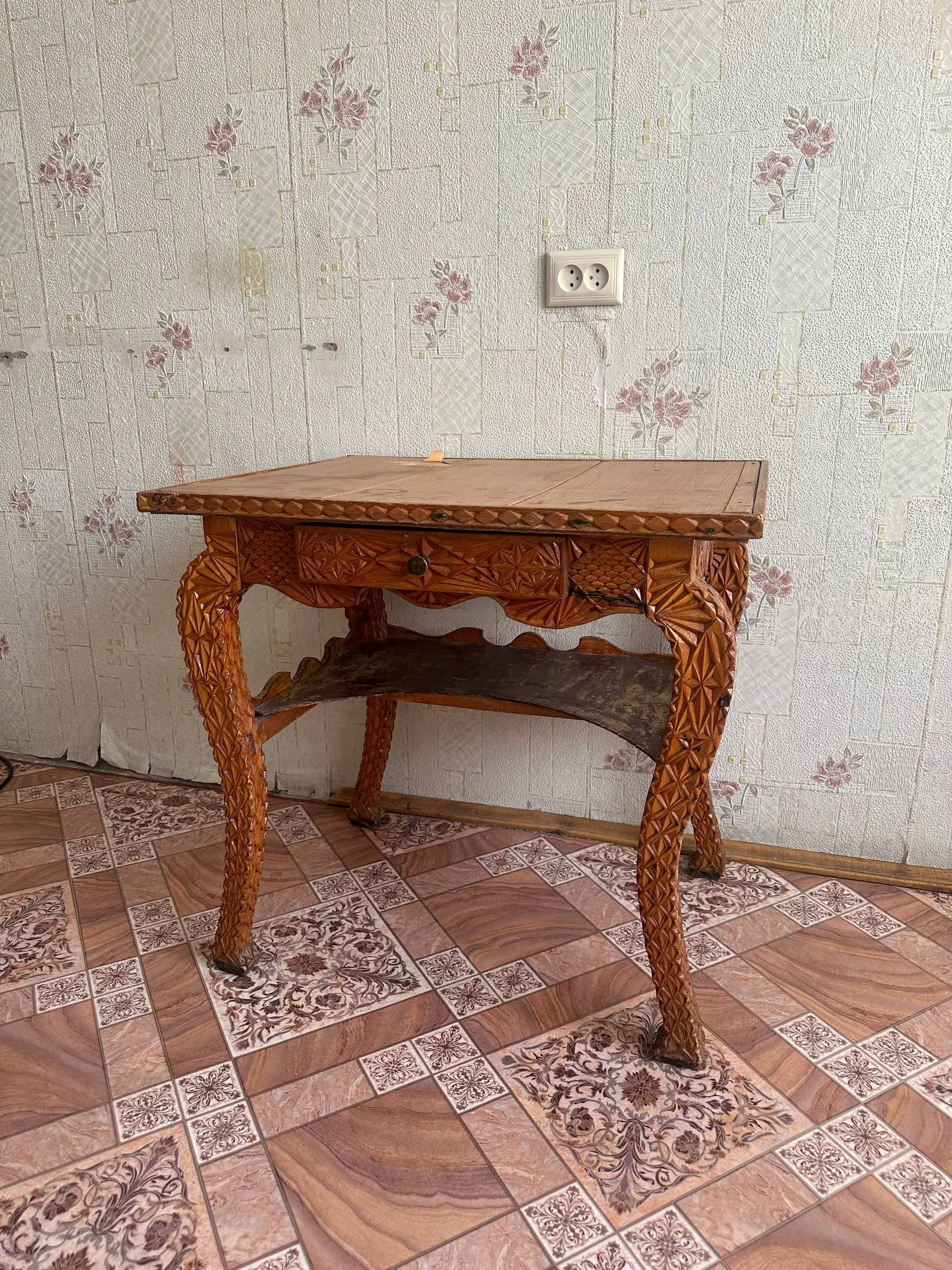 Продажа хрустального рога изобилия и столов - Барахолка в Чебоксары