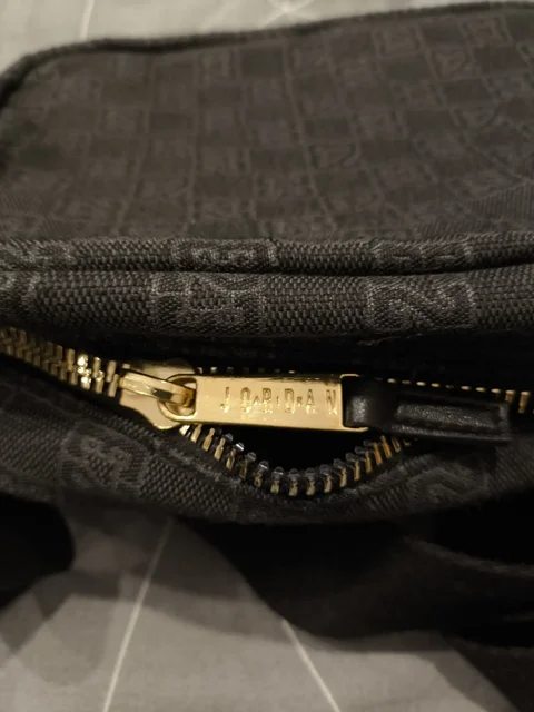 Сумка Jordan monogram в отличном состоянии - Аренда одежды в Чебоксары