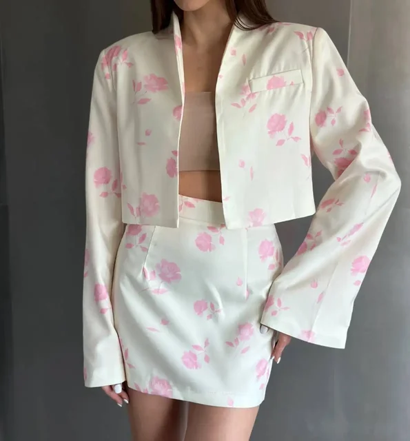 Женская одежда и обувь в Чебоксарах - Костюмы в Чебоксары