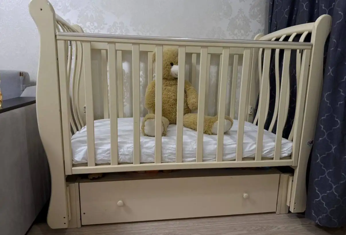 Продажа детской кроватки и стульчика для кормления - Товары для детей в Чебоксары