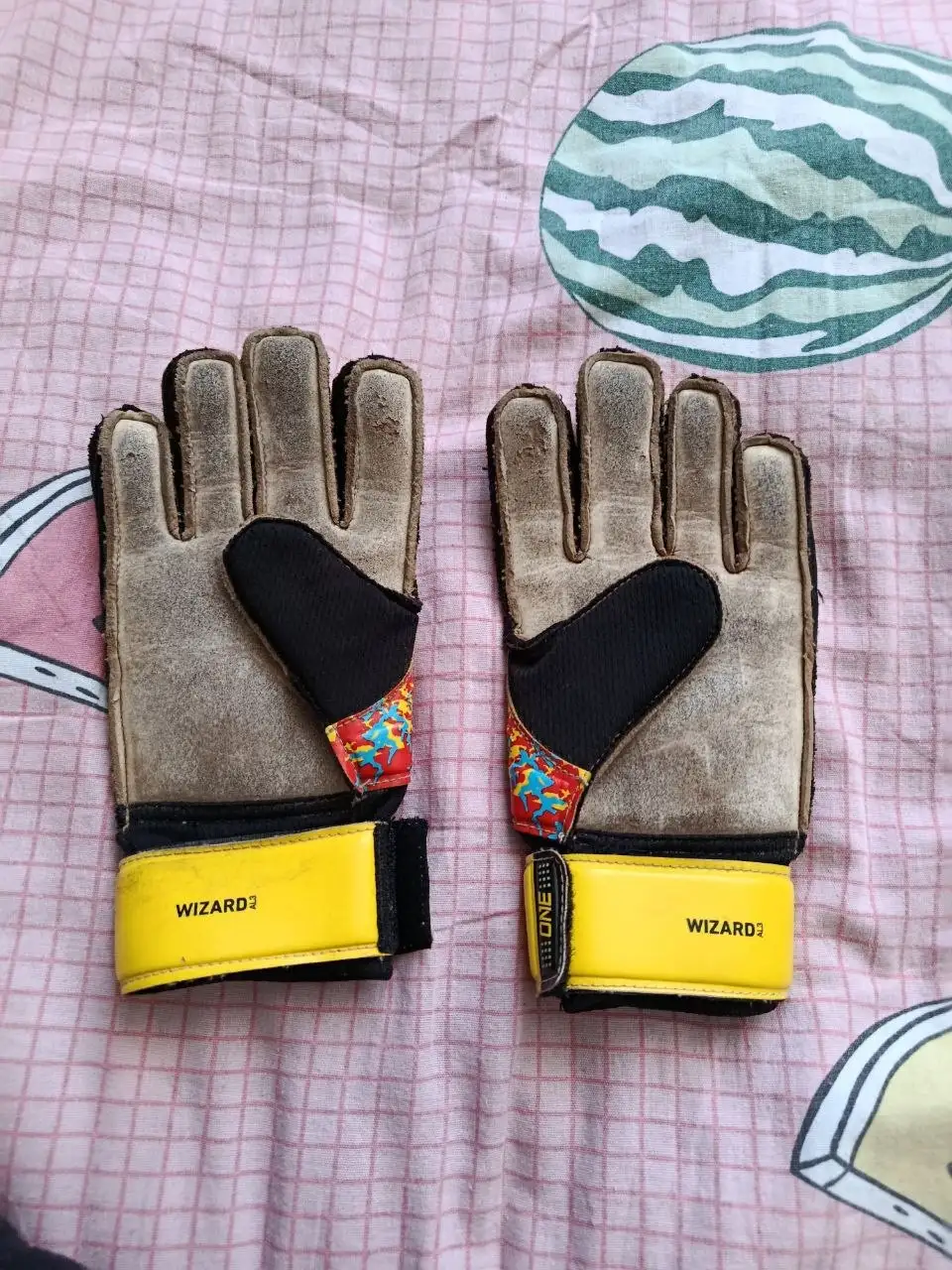 Продам наушники, часы и вратарские перчатки - null (Хобби и отдых) в Чебоксары