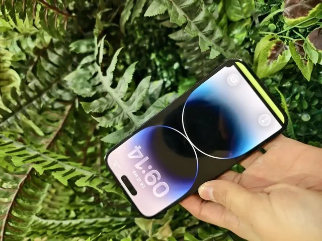 Продаю iPhone 14 Pro 256GB с дефектом экрана - Экшн-камеры в Чебоксары