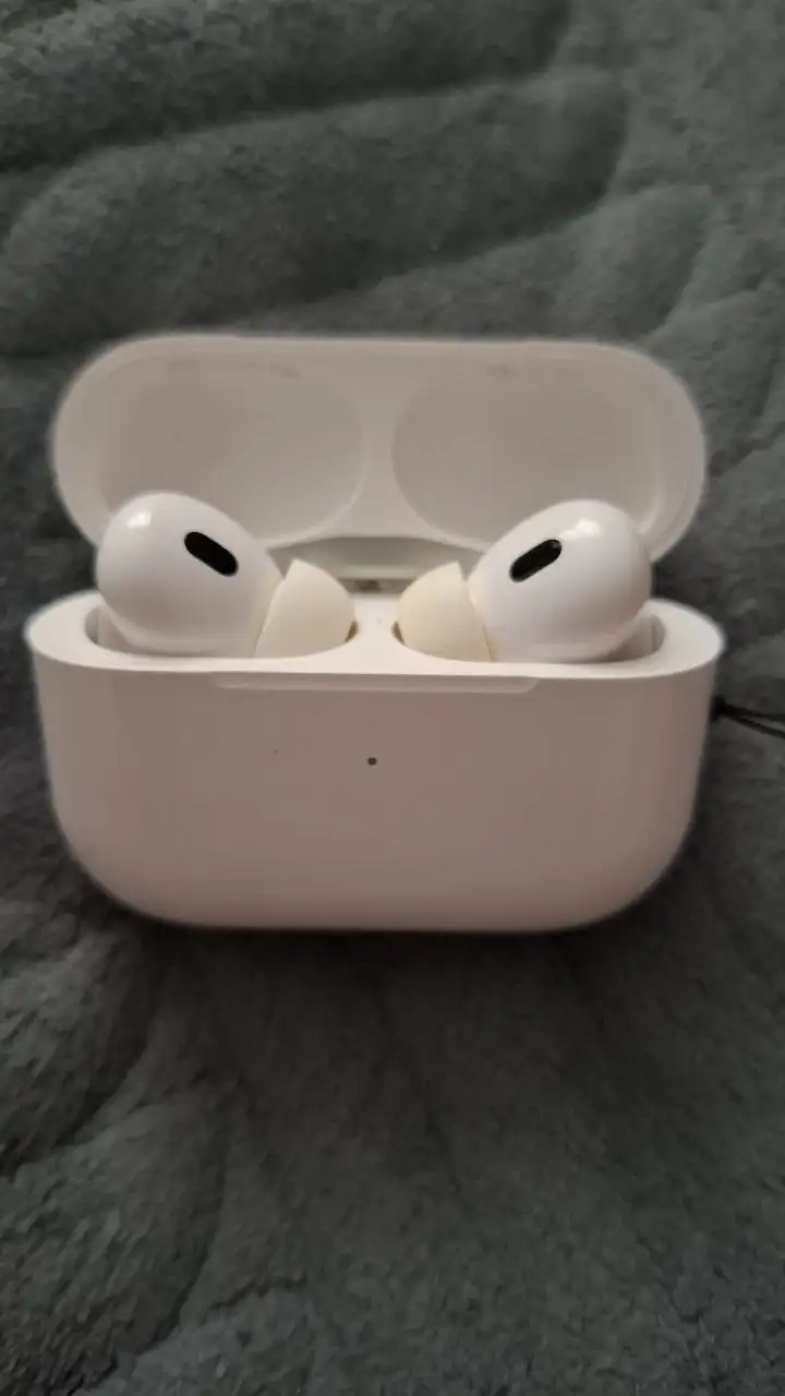 Продажа наушников, часов и вратарских перчаток - Барахолка в Чебоксары