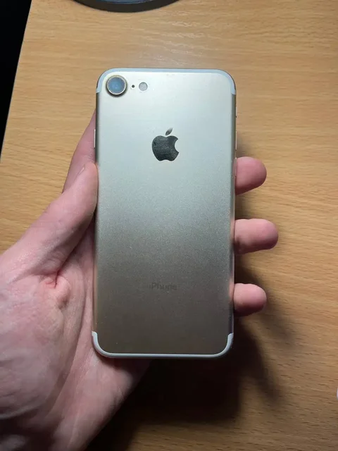 Продам iPhone 7 128 Gb - Комплектующие и аксессуары в Чебоксары