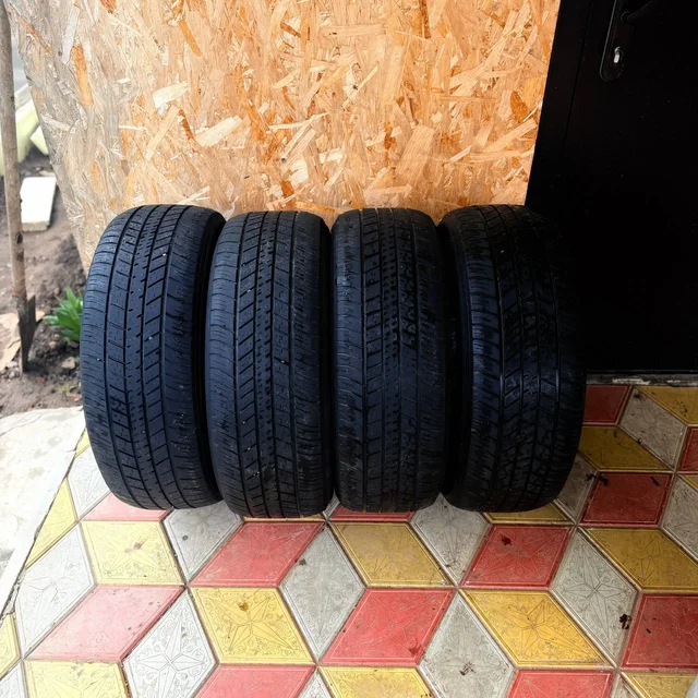 Продам летнюю резину Dunlop 235/55/18 - Запчасти для авто в Чебоксары