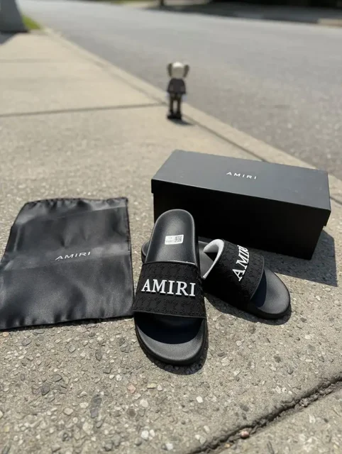 Сланцы Amiri Logo Slides - Сумки и чемоданы в Чебоксары