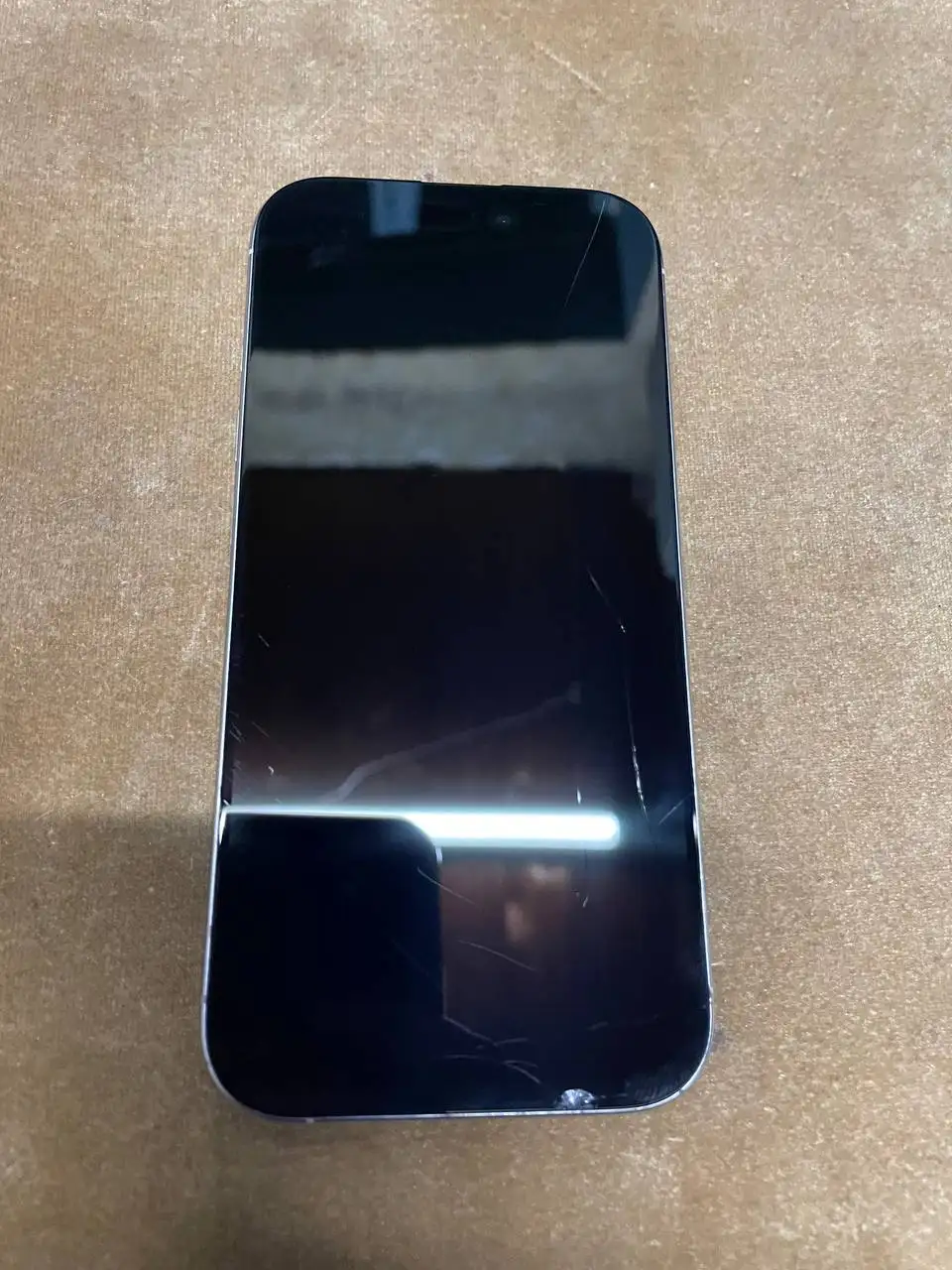 iPhone 16 Pro 256 ГБ Белый (сколы экрана/царапины) - ЧАСК цена Р [проблема: дата в будущем] - Смартфоны и мобильные телефоны (Электроника) в Чебоксары