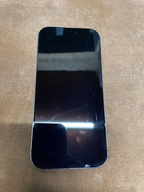 iPhone 16 Pro 256 ГБ Белый (сколы экрана/царапины) - ЧАСК цена Р [проблема: дата в будущем] - Микроволновые печи в Чебоксары