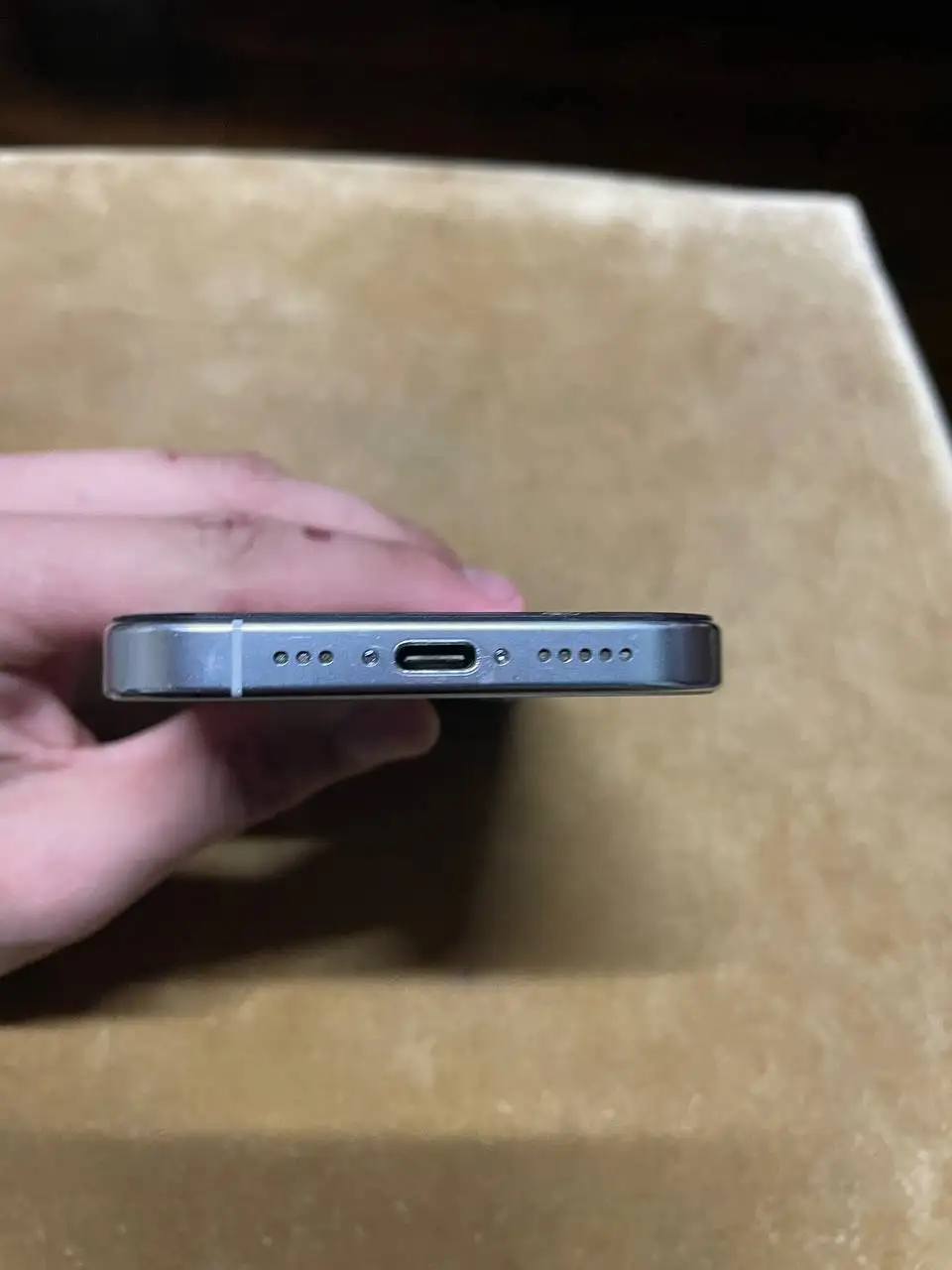 iPhone 16 Pro 256 ГБ Белый (сколы экрана/царапины) - ЧАСК цена Р [проблема: дата в будущем] - Смартфоны и мобильные телефоны (Электроника) в Чебоксары