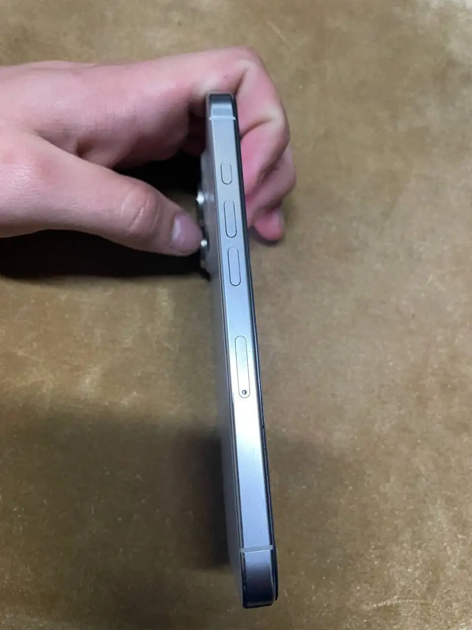 iPhone 16 Pro 256 ГБ Белый (сколы экрана/царапины) - ЧАСК цена Р [проблема: дата в будущем] - Смартфоны и мобильные телефоны (Электроника) в Чебоксары