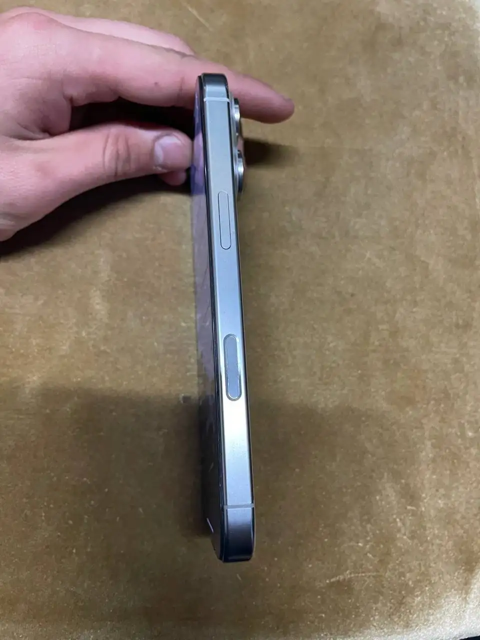 iPhone 16 Pro 256 ГБ Белый (сколы экрана/царапины) - ЧАСК цена Р [проблема: дата в будущем] - Смартфоны и мобильные телефоны (Электроника) в Чебоксары