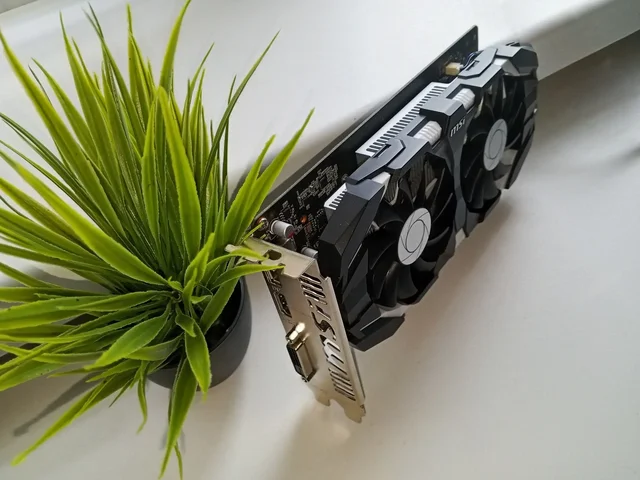 MSI GeForce GTX 1050 Ti 4GB на запчасти - Графические планшеты в Чебоксары