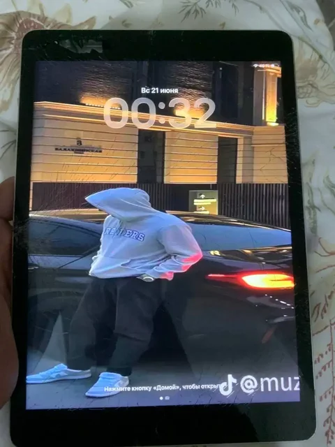 iPad 9th Gen с повреждениями - Комплектующие и аксессуары в Чебоксары
