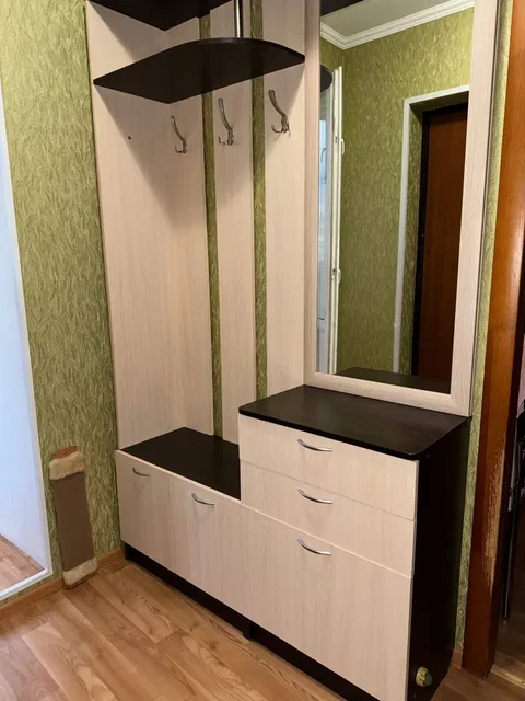 Продам мебель в прихожую и полку для телевизора - Уборочная техника в Чебоксары