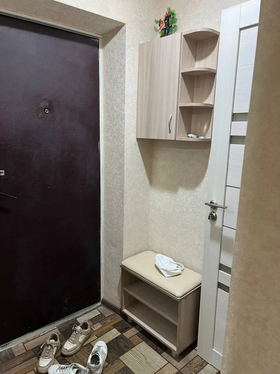 Сдам комнату в 3-комнатной квартире девушке, город Чебоксары - Аренда комнат (Недвижимость) в Чебоксары