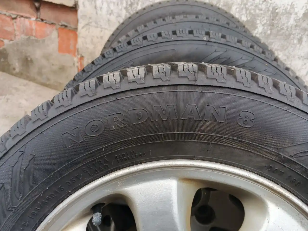 Продам зимние шины на дисках Нордман 8