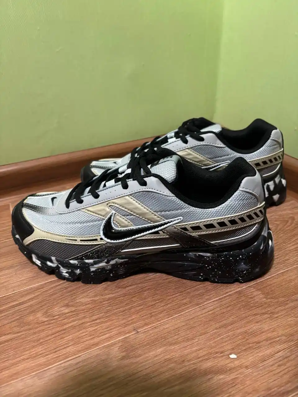 Продам кросовки новые