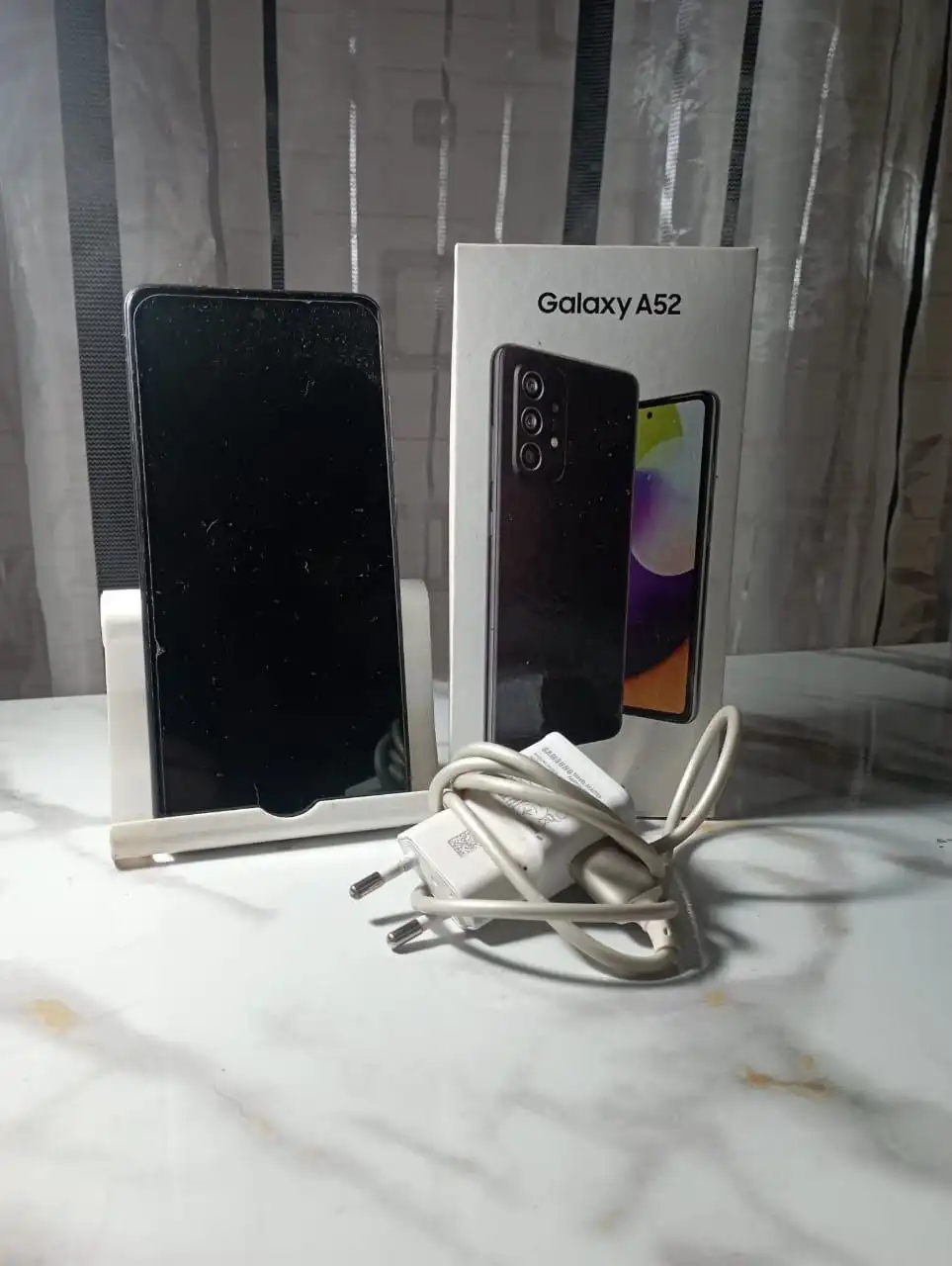 Продаю телефон Samsung A52