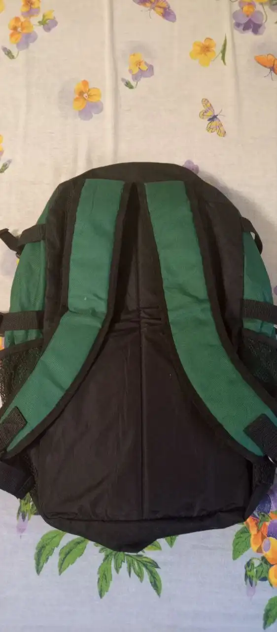 Вместительный шкаф в хорошем состоянии