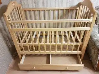 Детская кроватка классика с маятниковым механизмом