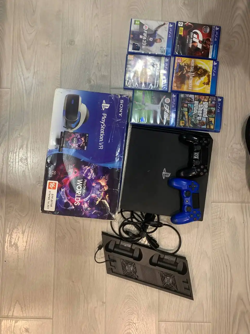 Продам PlayStation 4 Pro и PlayStation VR