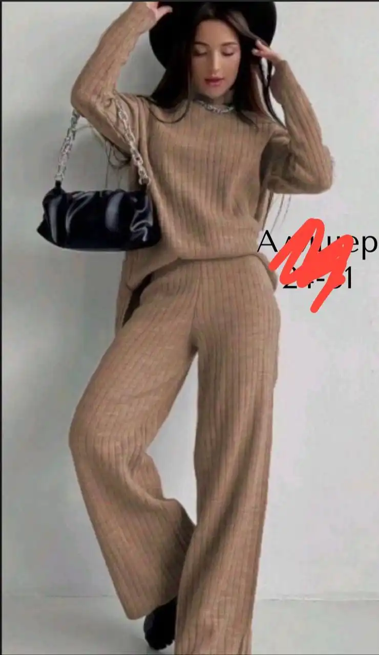 Костюмы и носки мужские и женские