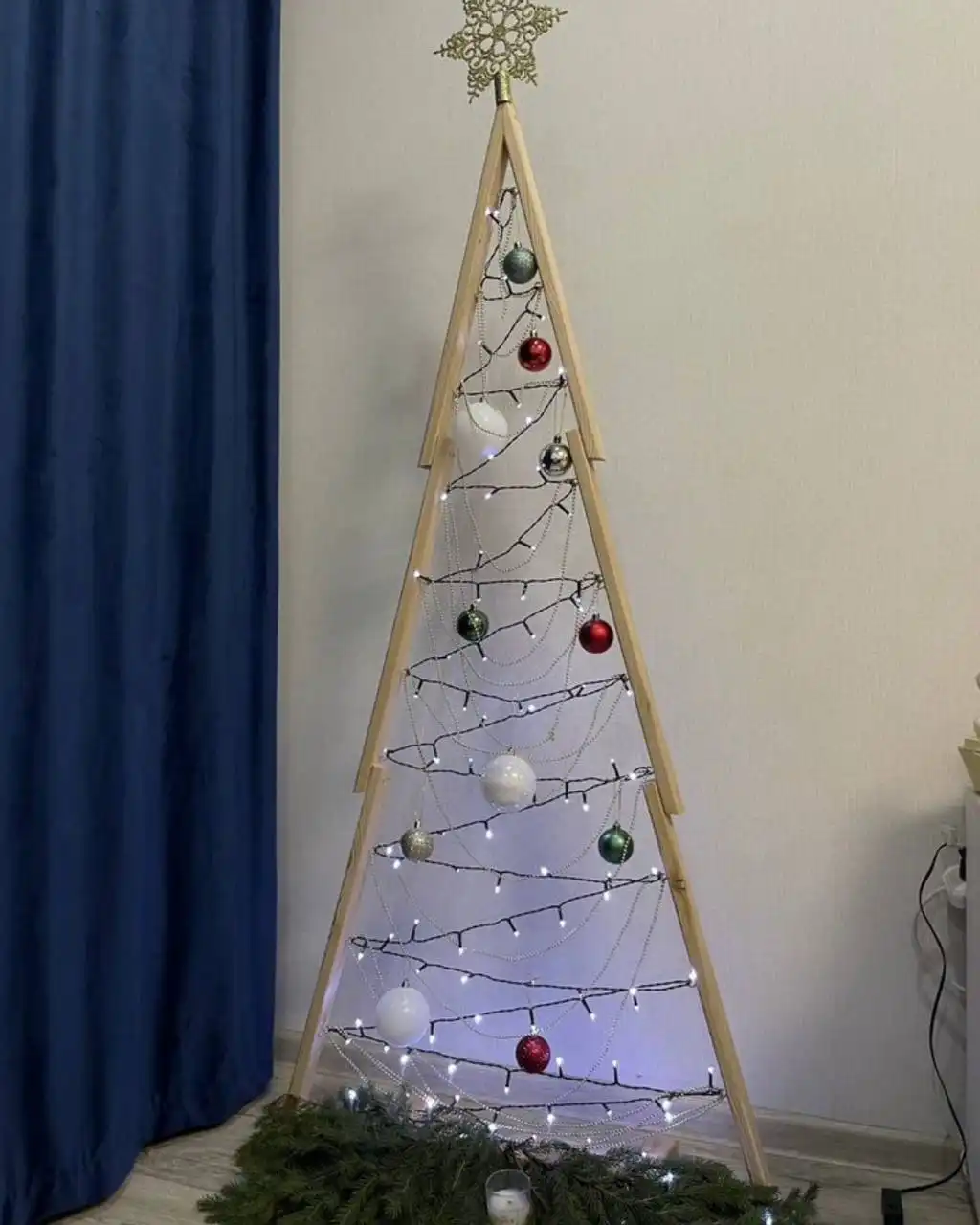 Новогодняя елка из лиственницы