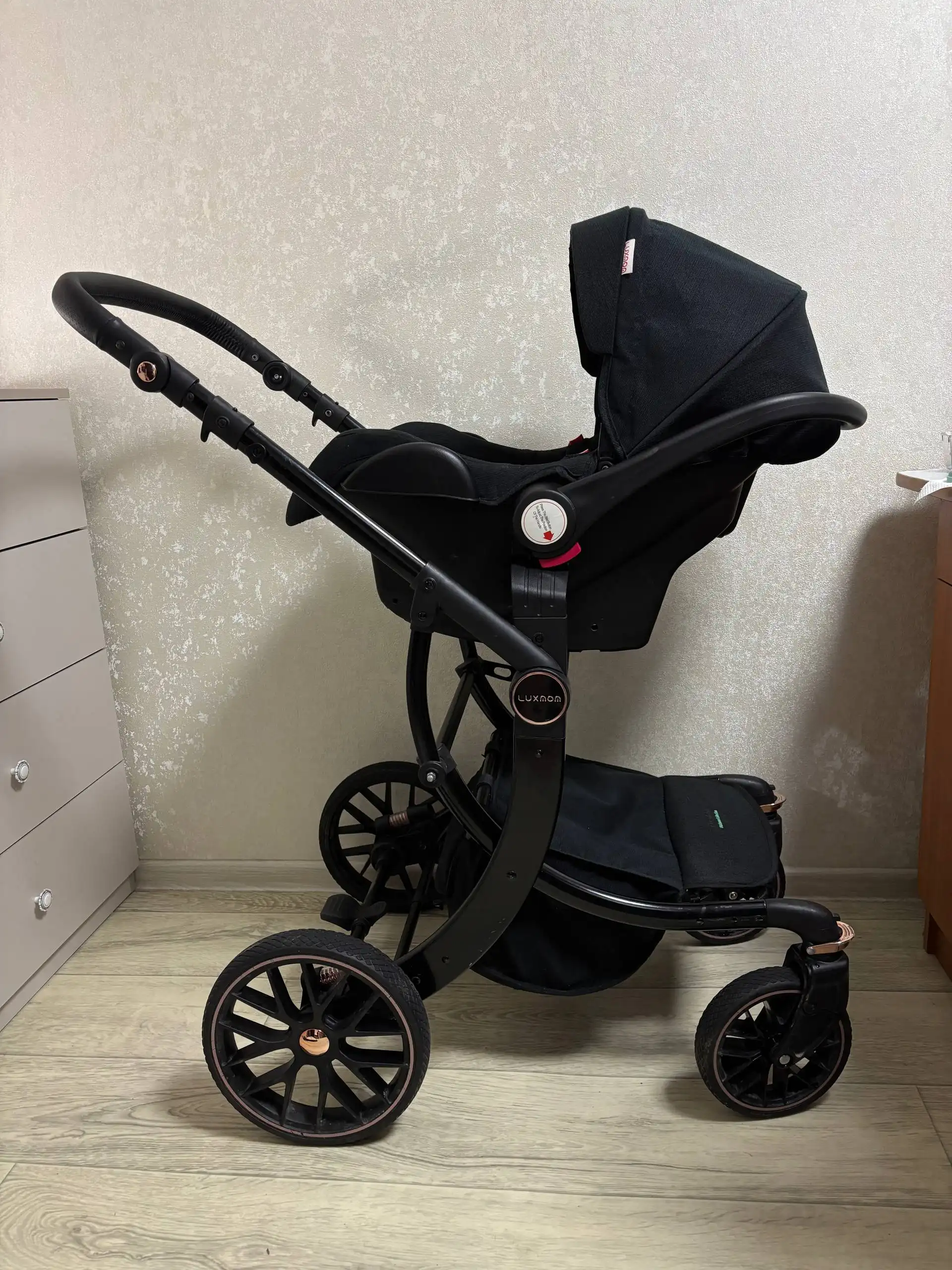 Продаю коляску 3 в 1 luxmom 601A б/у