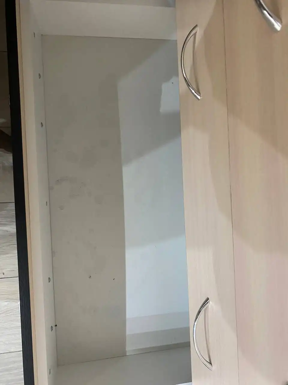 Продам косметический столик Б/У