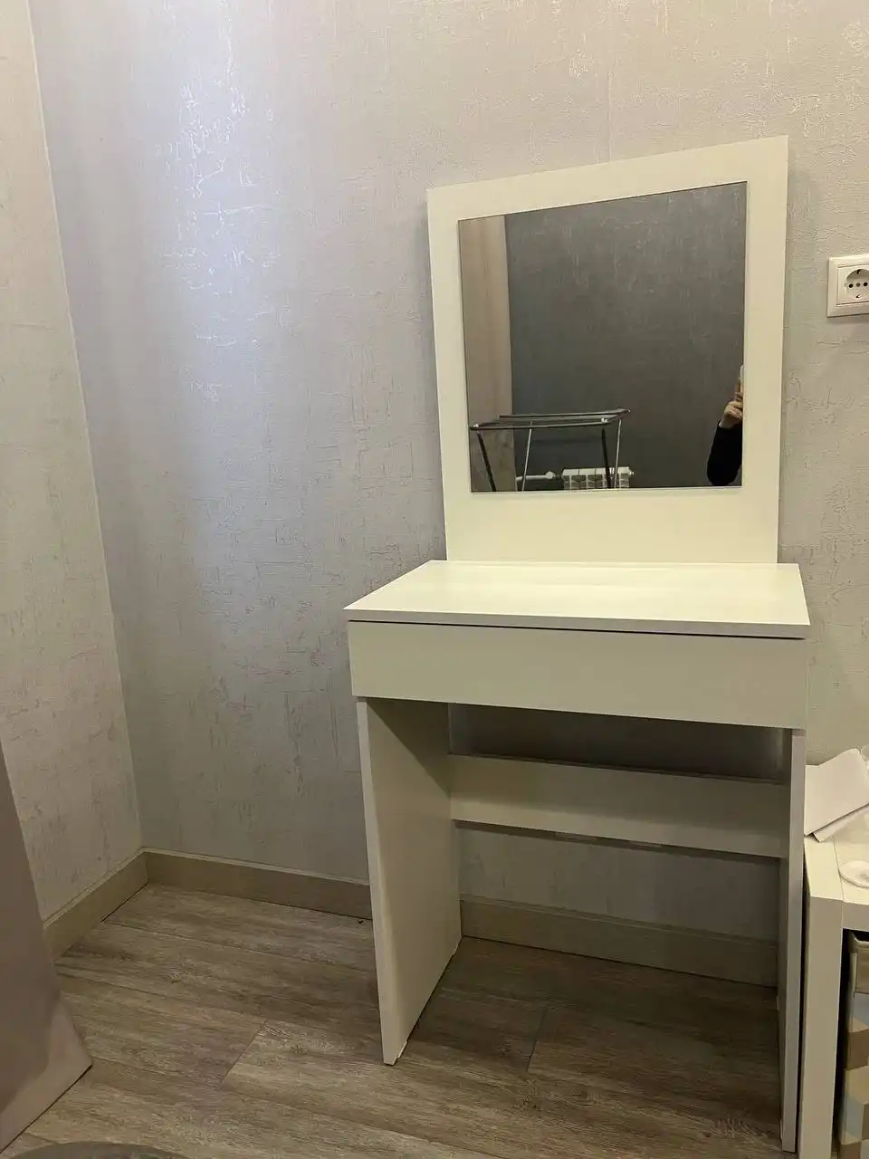Продам туалетный столик