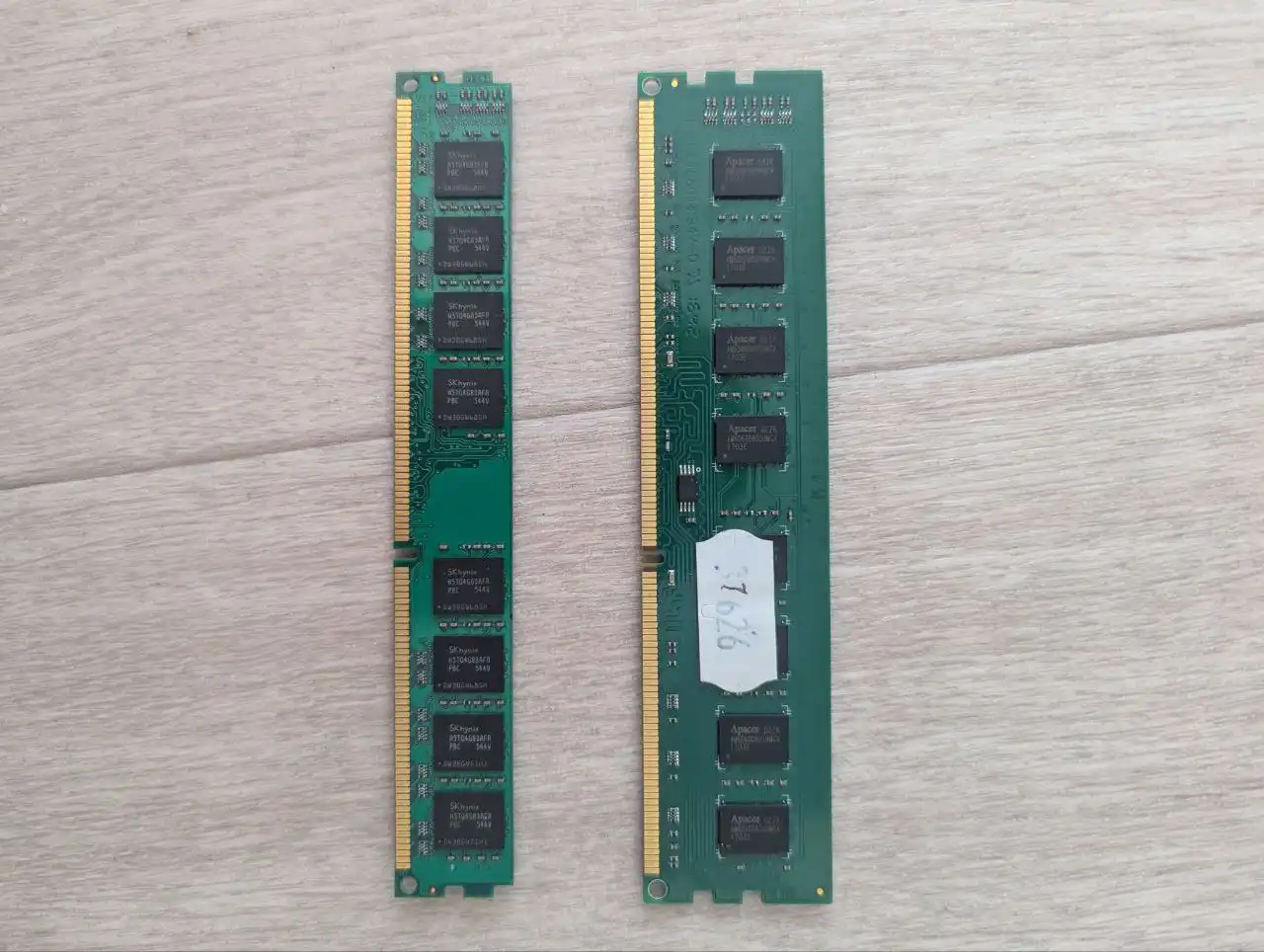 Материнская плата и 16 Гб оперативной памяти DDR3