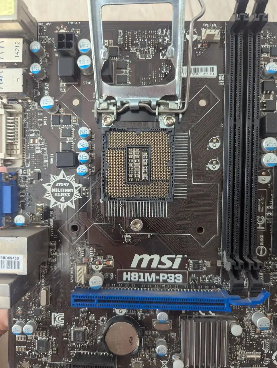 Материнская плата и 16 Гб оперативной памяти DDR3