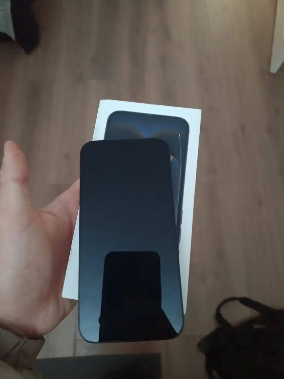 Продам телефон 16e в идеальном состоянии