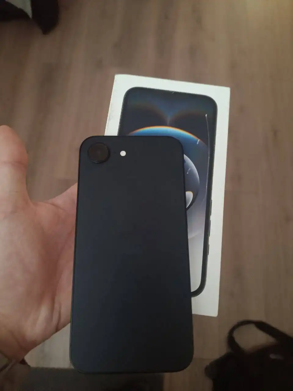 Продам телефон 16e в идеальном состоянии