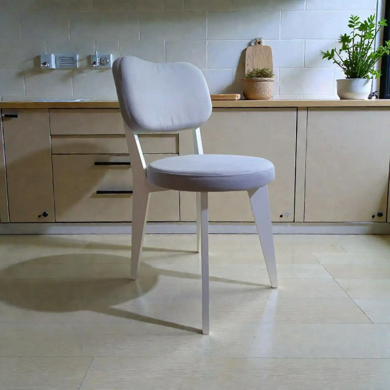 Продажа мягких стульев и пуфиков