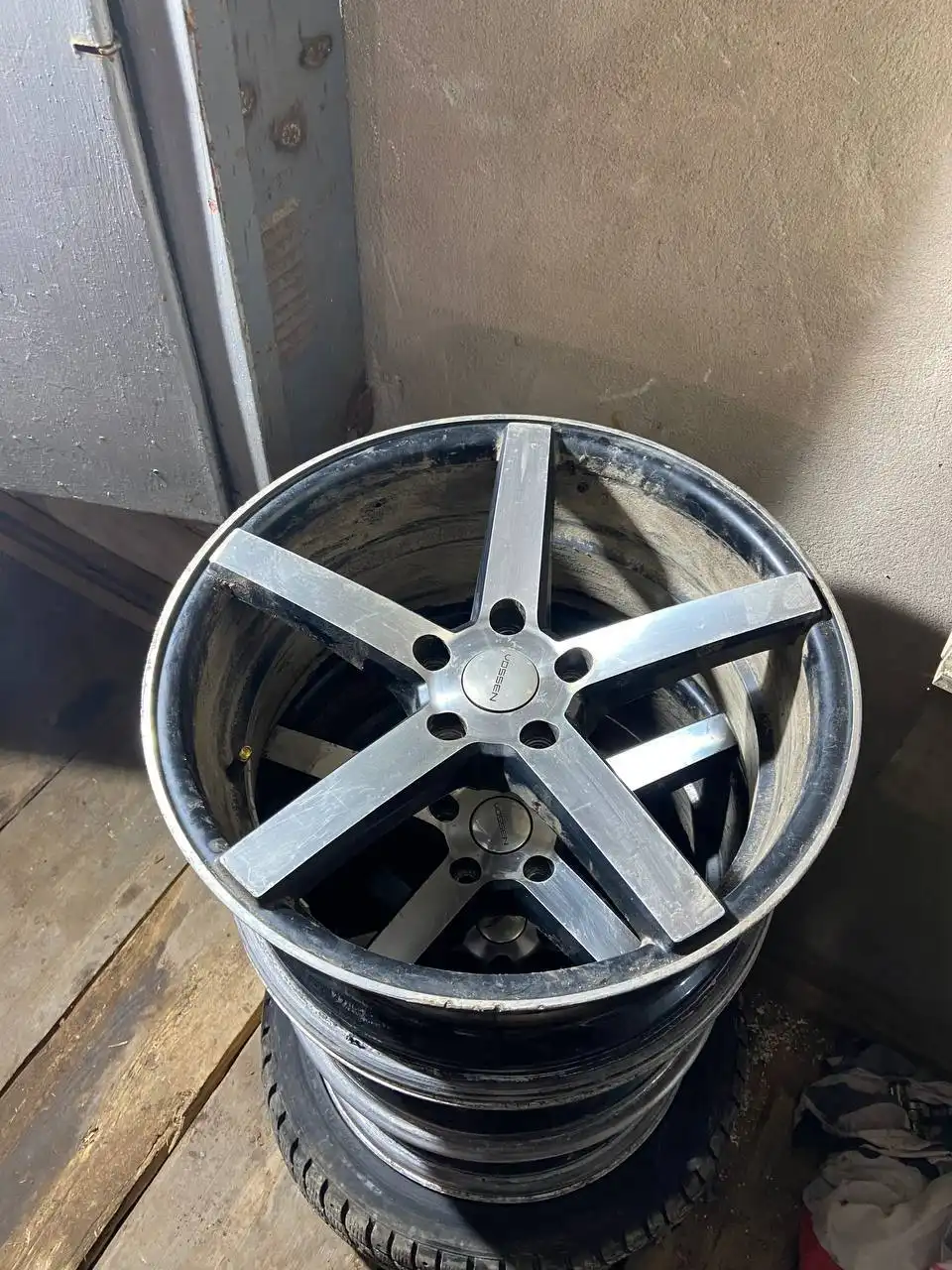 Продам новые кроссовки и стереосистему