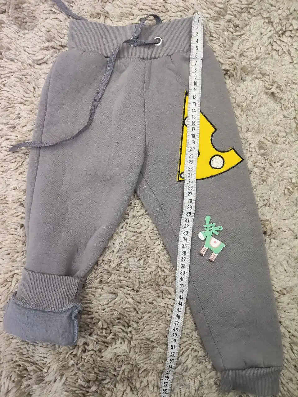 Детские костюмы и штаны разных размеров