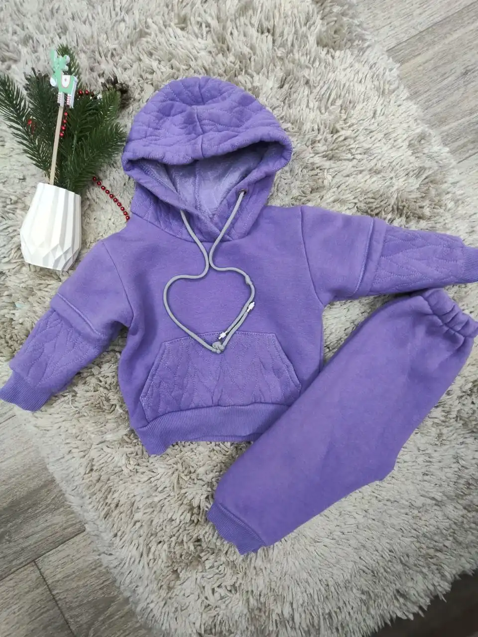 Детские костюмы и штаны разных размеров