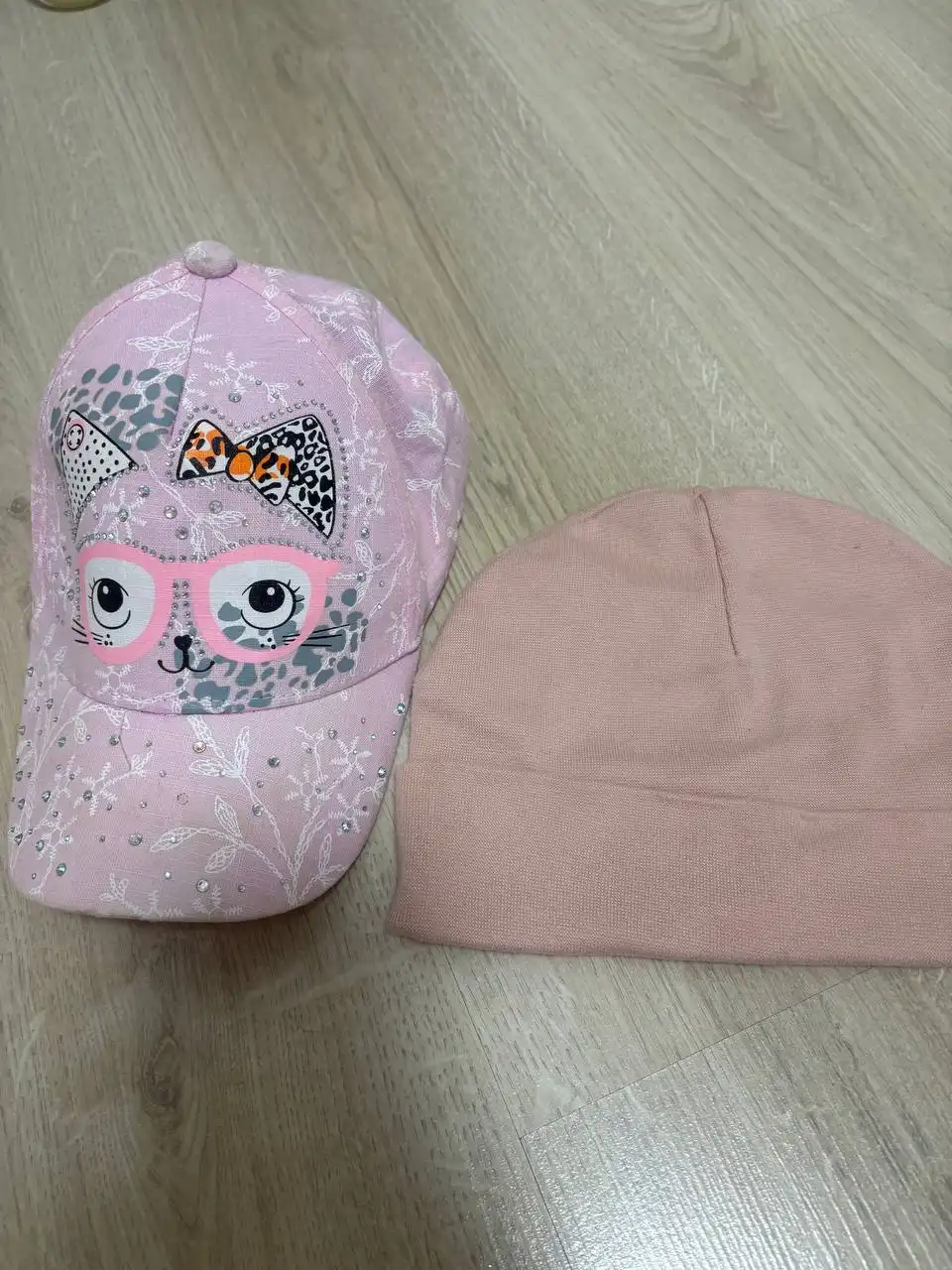 Комбинезон, кепка, варежки, чешки для детей