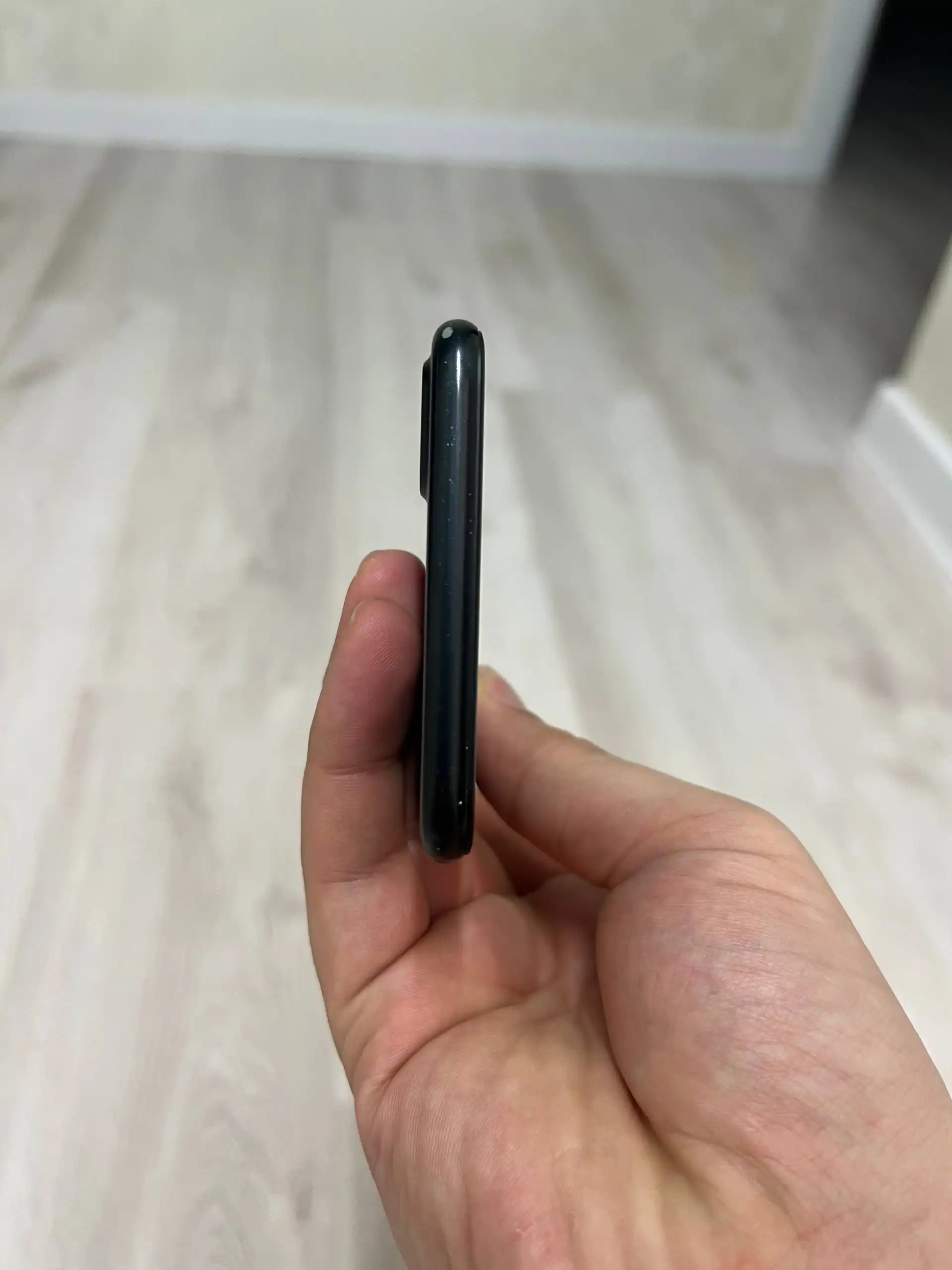 Смартфон с замененным дисплеем и динамиком