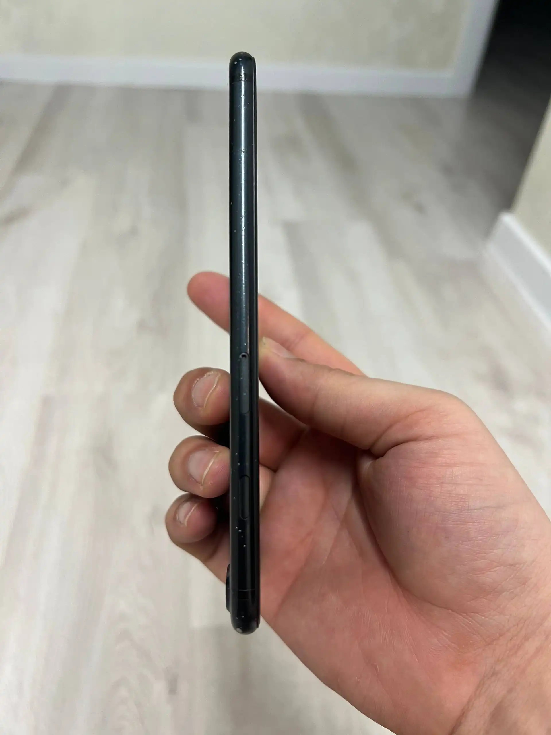 Смартфон с замененным дисплеем и динамиком