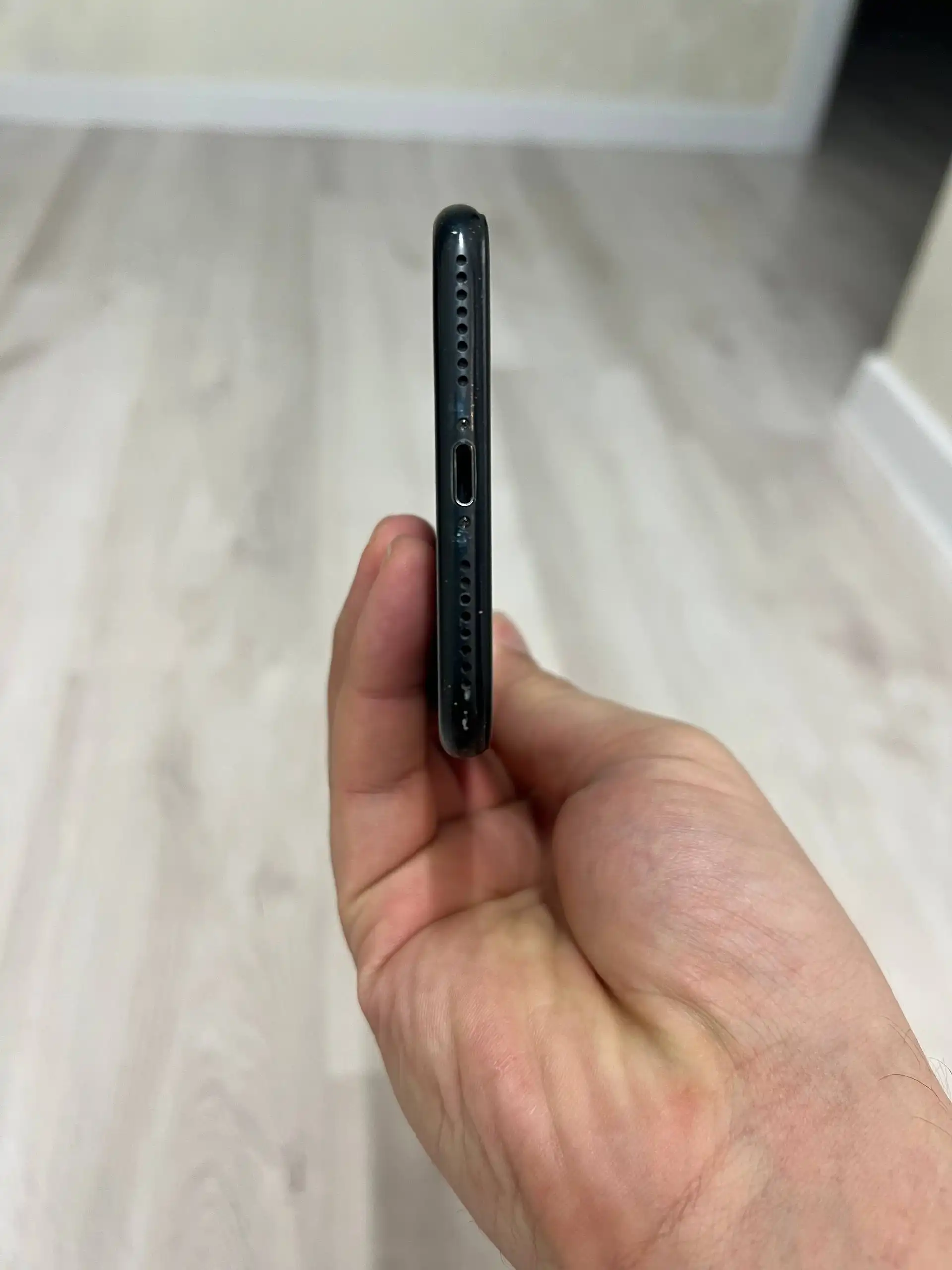 Смартфон с замененным дисплеем и динамиком