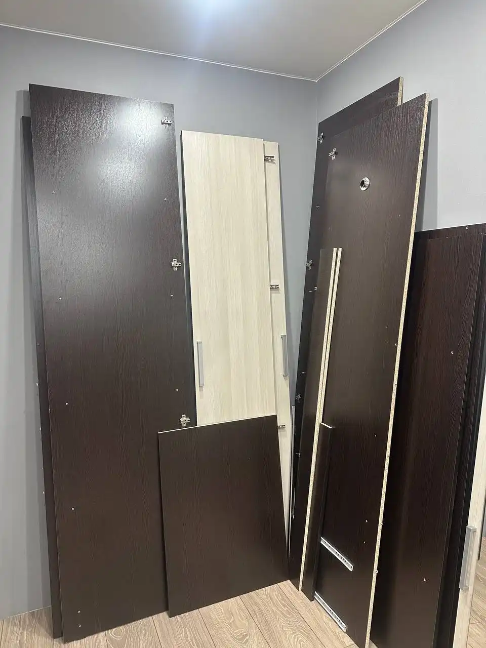 Вместительный шкаф с зеркалами ЛДСП 160x61x221 см