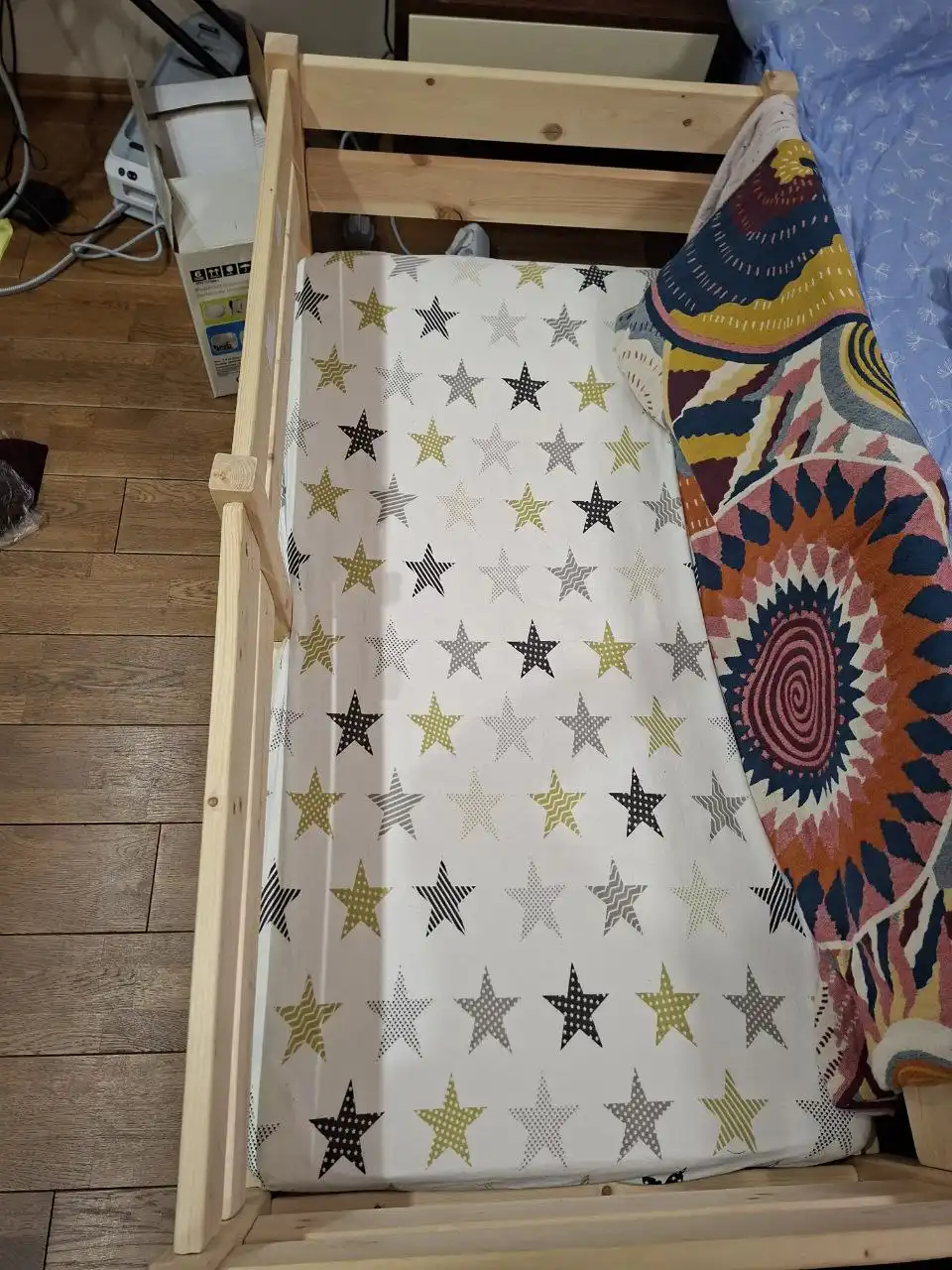 Детская кроватка с матрасом и наматрасником