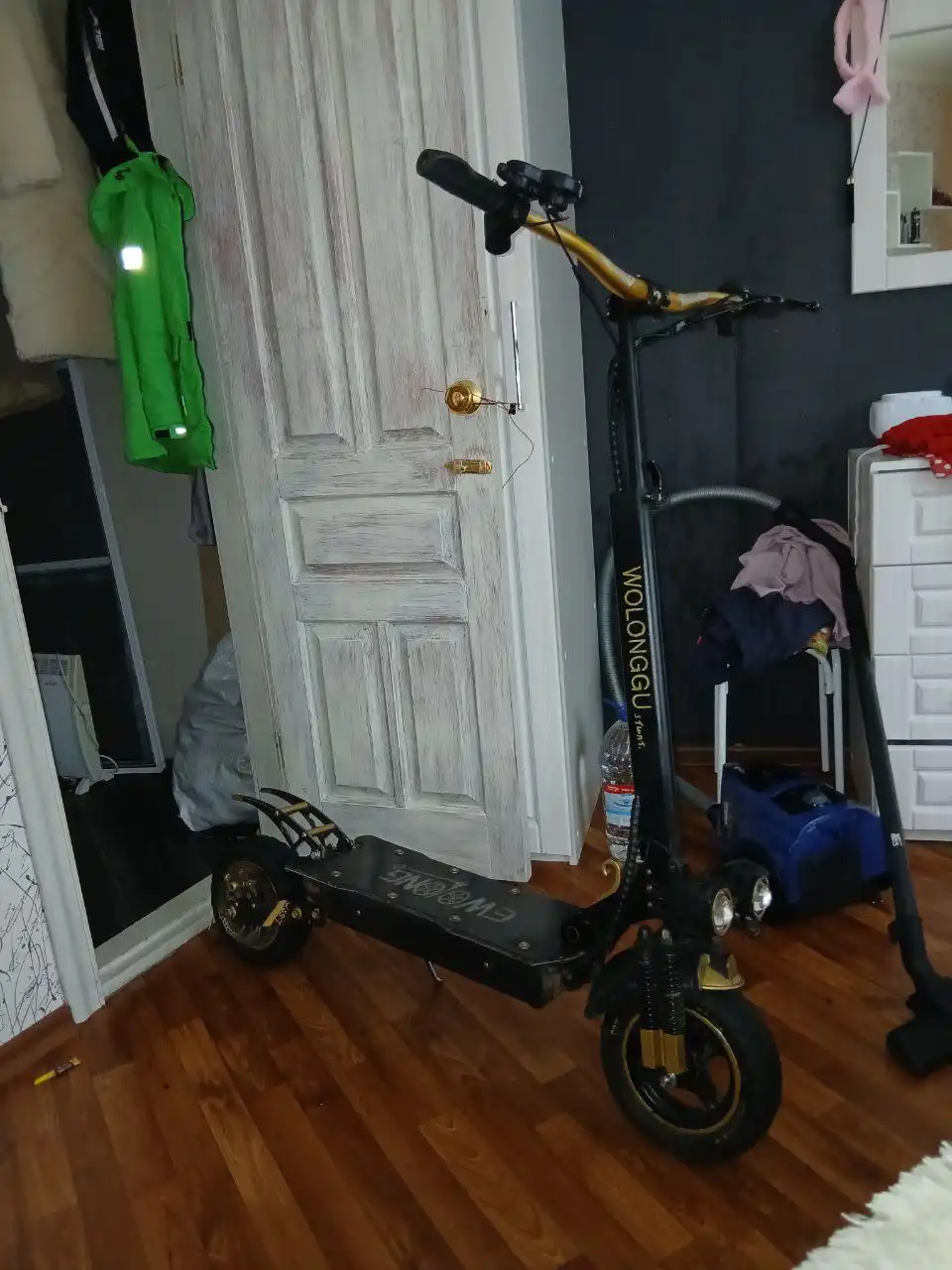 Электросамокат Wolong M5 кастом черно-золотого цвета