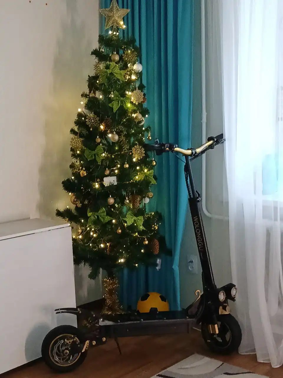 Электросамокат Wolong M5 кастом черно-золотого цвета