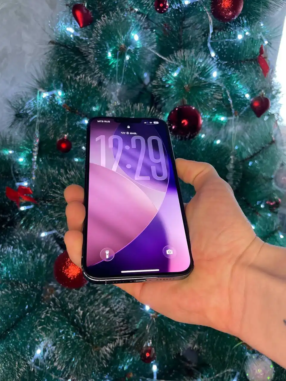 Смартфон с дефектом экрана и полной комплектацией