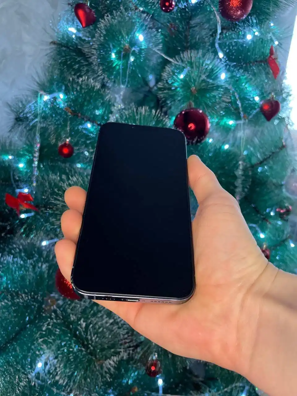 Смартфон с дефектом экрана и полной комплектацией
