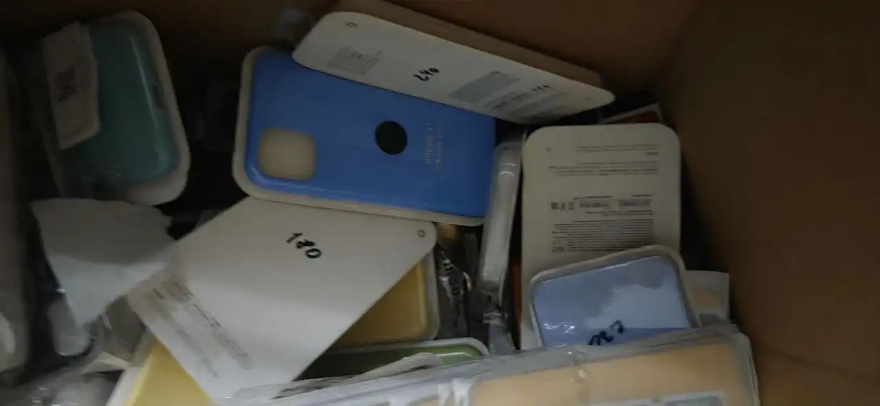 Отдам новые чехлы и стекла для iPhone - Аксессуары для телефонов (Электроника) в Чебоксары