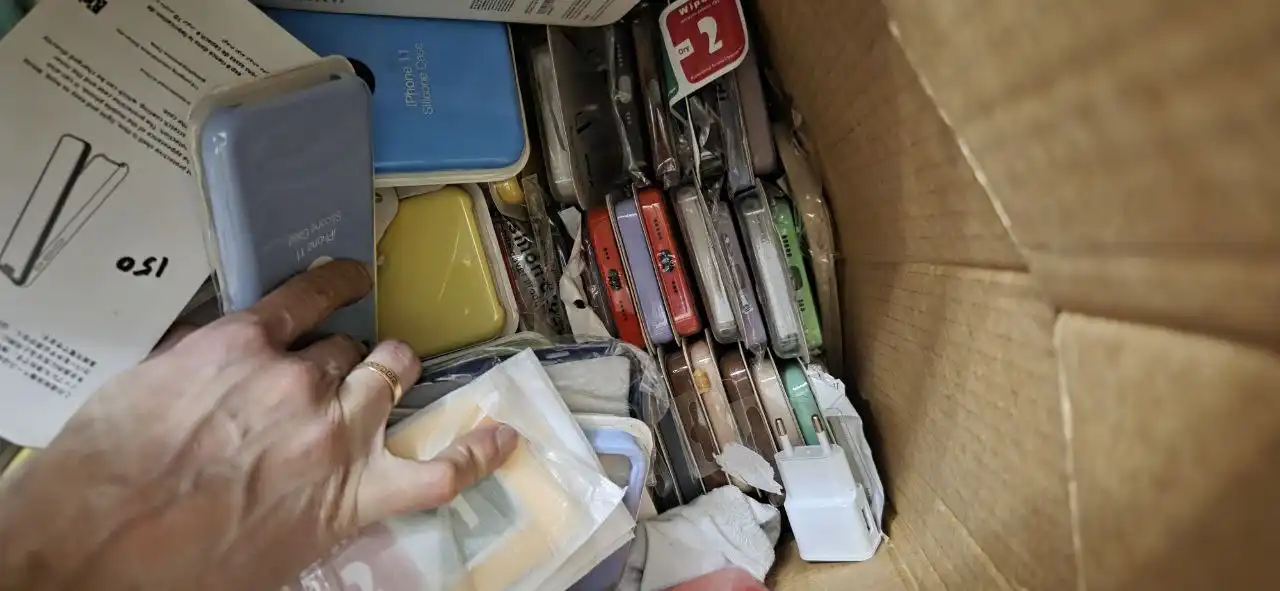 Отдам новые чехлы и стекла для iPhone - Аксессуары для телефонов (Электроника) в Чебоксары